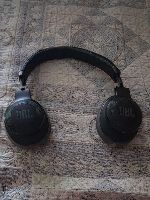 Блютуз гарнитуру JBL E500BT в рабочем состоянии на восстановление или з/ч.