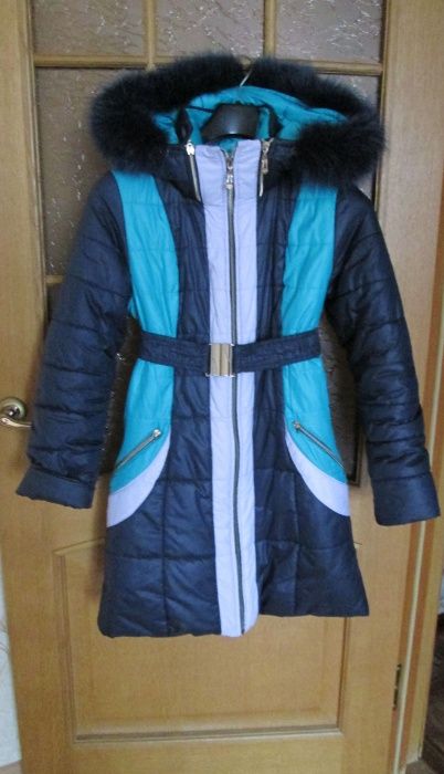 Дитяче пальто на 8-12 років.