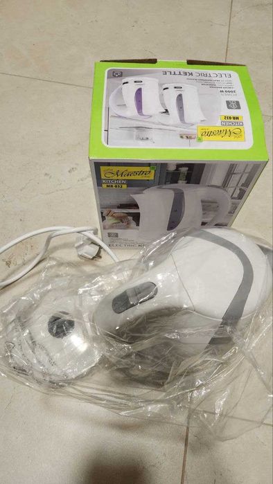 Електрочайник Маестро