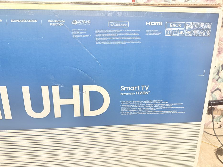 Телевизор Samsung 50 с кронштейном.