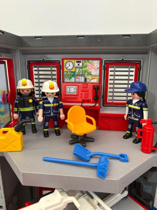 Playmobil 9052 City Action Set remiza wóz strażacki