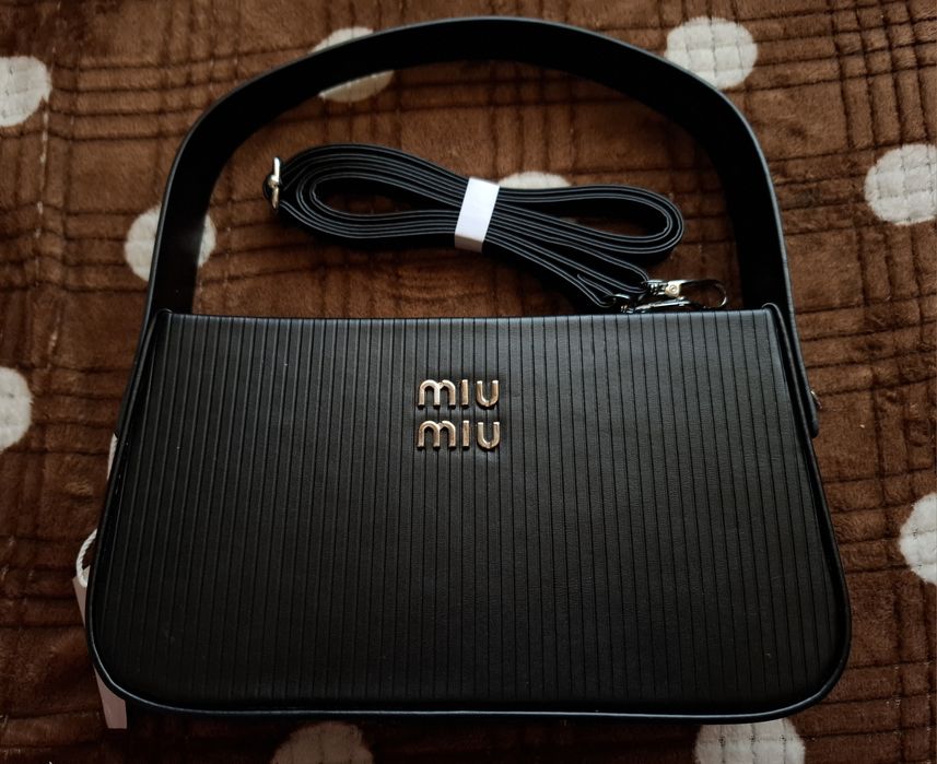 Сумка женская Miu Miu черная, вместительная Жіноча сумка Miu Miu чорна