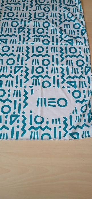 Lenço grande Meo, novo