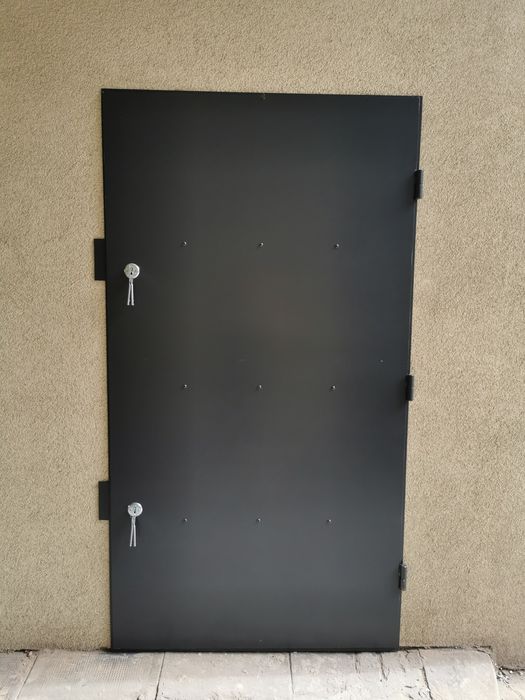 Drzwi bramy garażowe stalowe metalowe antywłamaniowe na wymiar piwnica