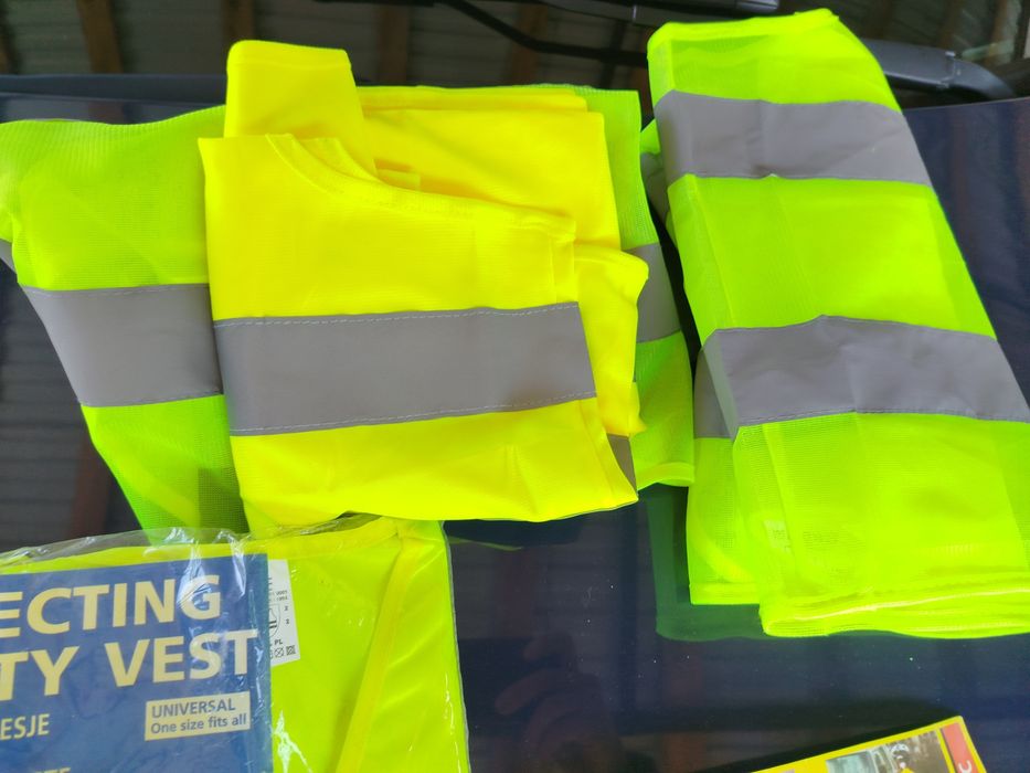 Жилетка захисна світловідбивальна.