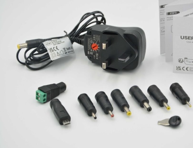 Zasilacz uniwersalny 3-12V 1A 8 końcówek anglik plus adapter na pl