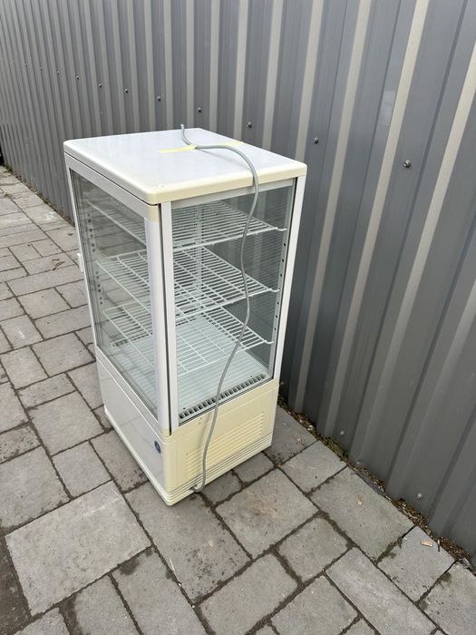 Кондитерська вітрина