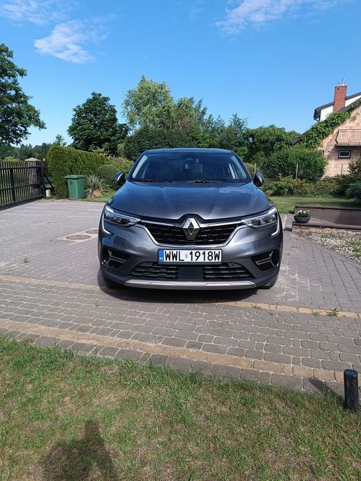Renault Arkana Nie wymaga nakładu pracy użytkowany przez kobietę.