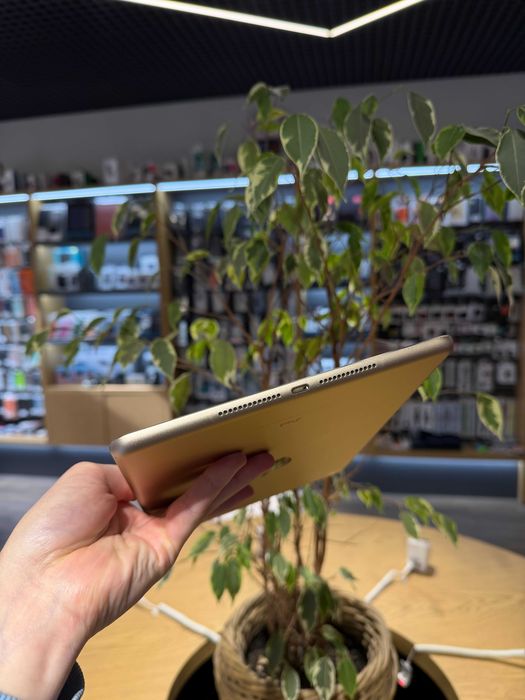 iPad 5 gen 32Gb Gold Вживаний
