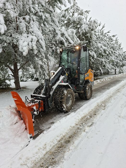 Odśnieżanie  dróg parkingów osiedli