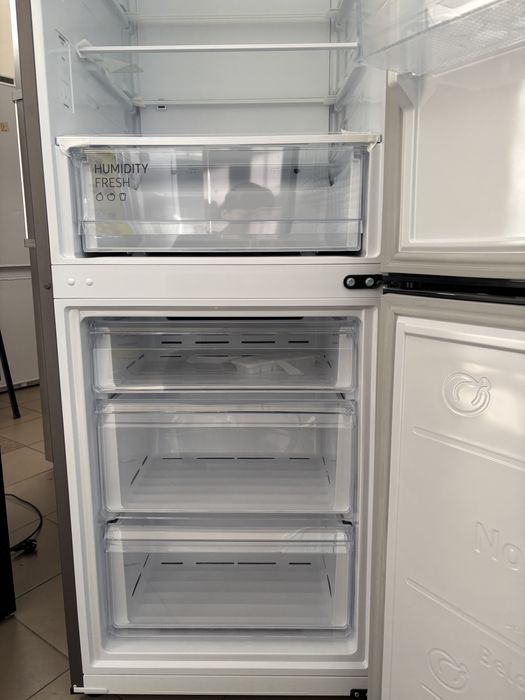 Холодильник з морозильною камерою Samsung RB38C600DSA