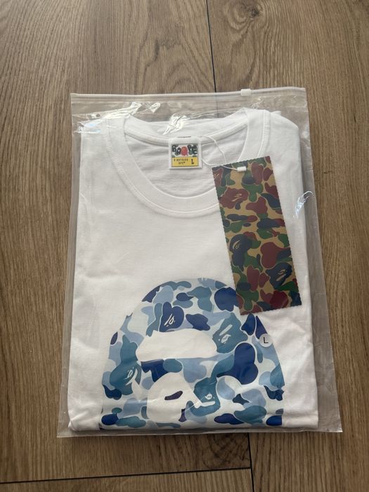 Koszulka Bape z niebieskim nadrukiem