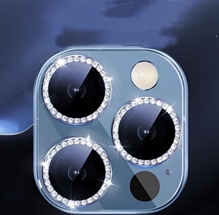 Наліпка зі стразами на iPhone 15 Pro Max