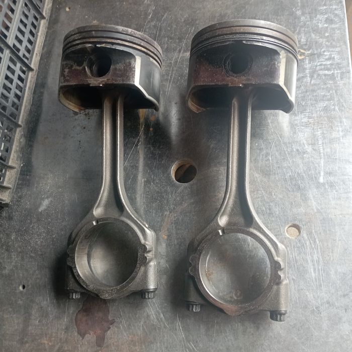 Шатуни з поршнем