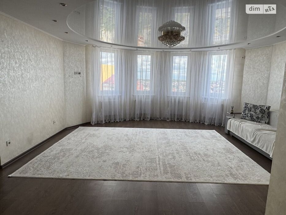 Продаж 3к квартири 98 кв. м на вул. Тролейбусна