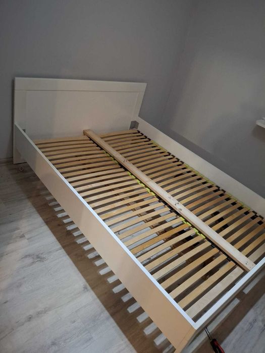 Łóżko białe 140x200 + stelarz drewniany ( bez materaca )