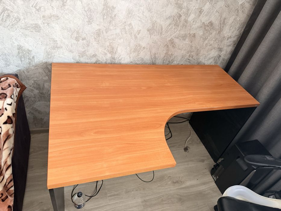 Стіл письмовий/компьютерний