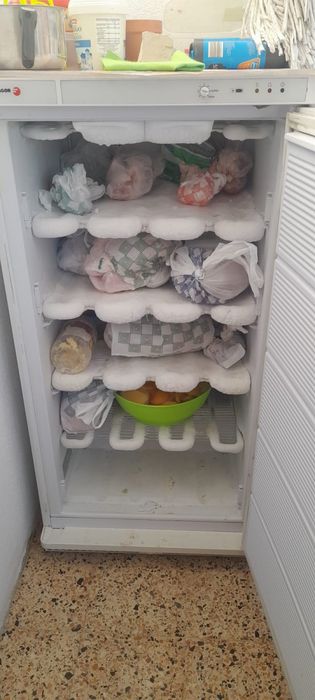 Cama , colchao e mesa