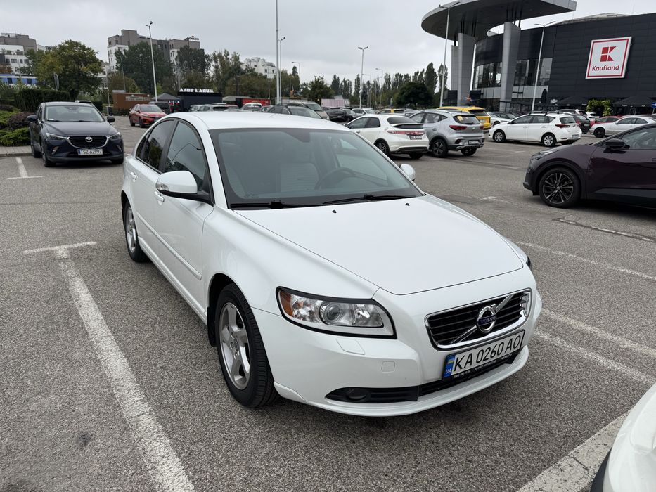 Продам Volvo S40  2012  2.0бенз  145кс  акпп  85000км