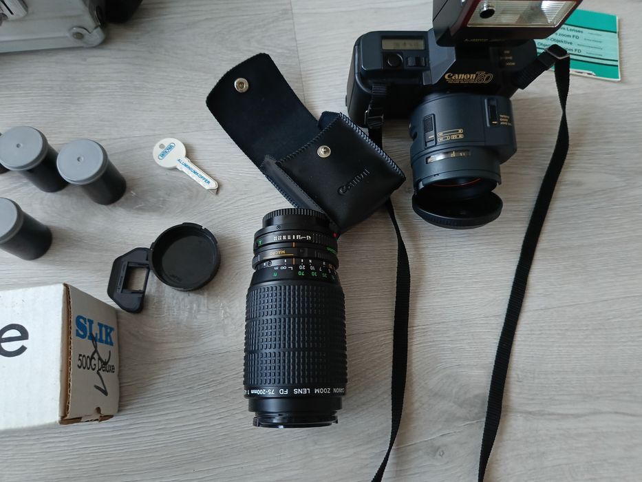 Zestaw kolekcjonerski Canon T80 + Rimowa + obiektywy + lampa + statyw