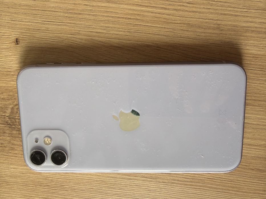 Iphone 11 com cabo para carregar64752396056323122