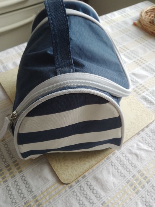 Kosmetyczka granatowa jak kuferek