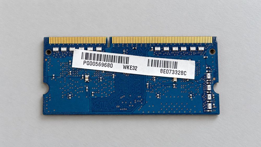 Memória RAM SK hynix 2GB DDR3L 1600MHz para portátil - PC3L-12800S