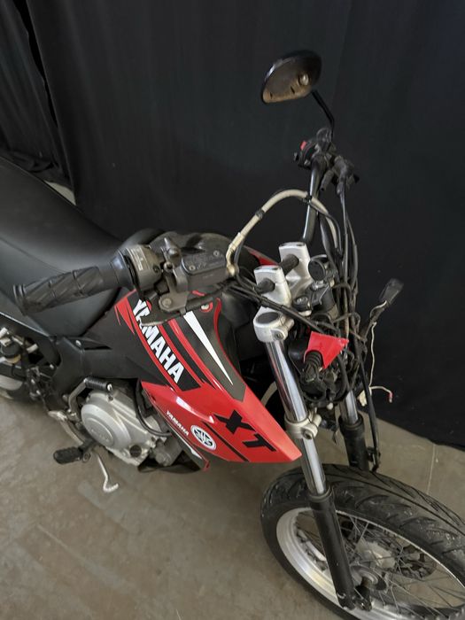 Yamaha XT 125 X - Acidentada