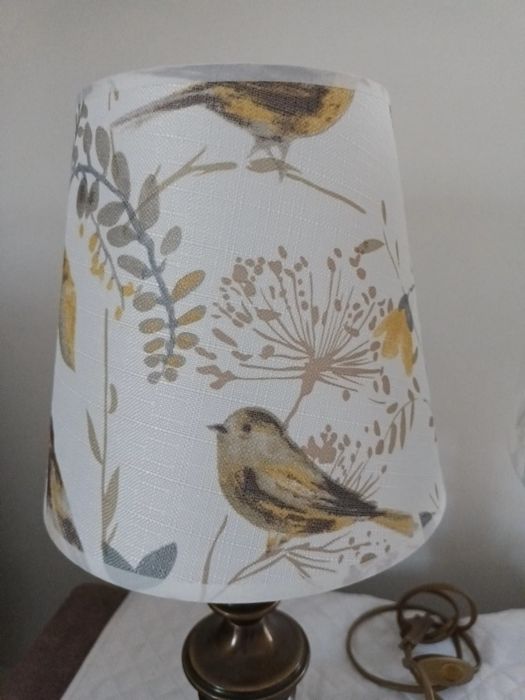 Par de candeeiros de mesa/cabeceira em latão