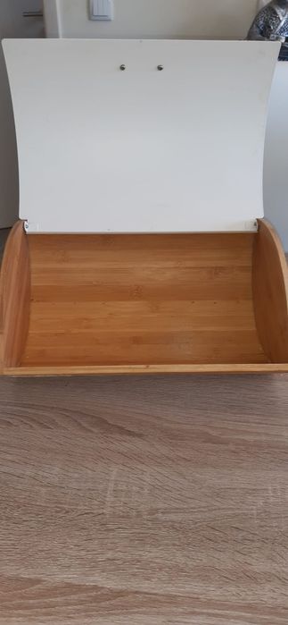 Vendo cesta de pão.