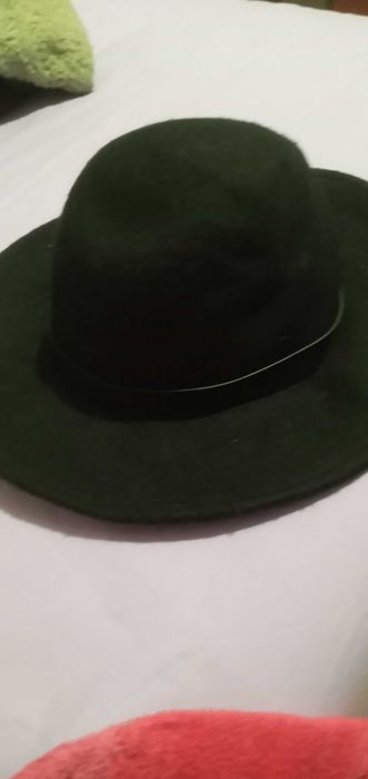 Шляпа женская чорного цвета