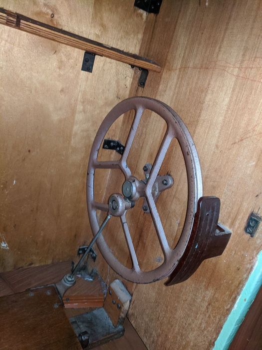 Продам Швейную МАШИНКУ раритет