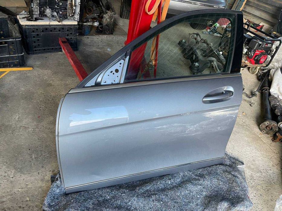 Дверь передняя левая водителя Mercedes W204 дверка передня ліва