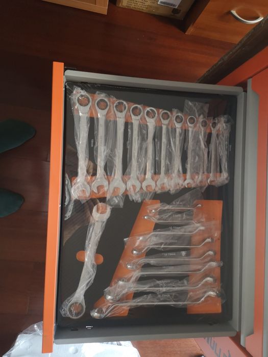 Vendo ou troco Caixa ferramentas