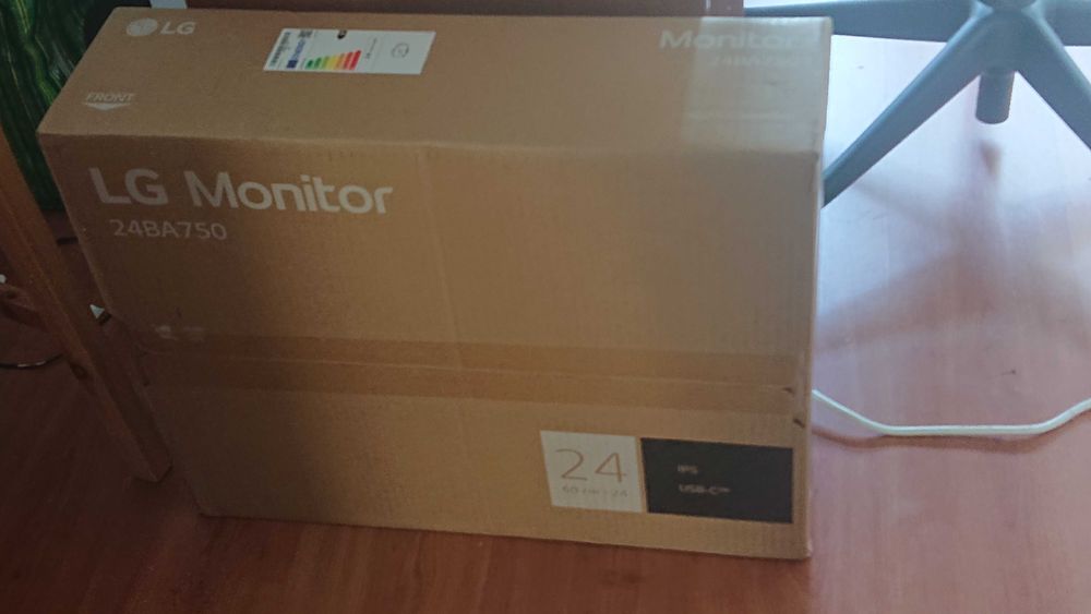 Monitor LG 24" 24BA750 – Novo (Selado na Caixa) – USB-C & Ergonómico