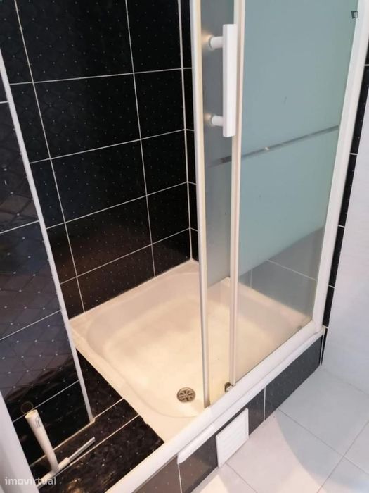 Quarto - localizado em Arroios Lisbon