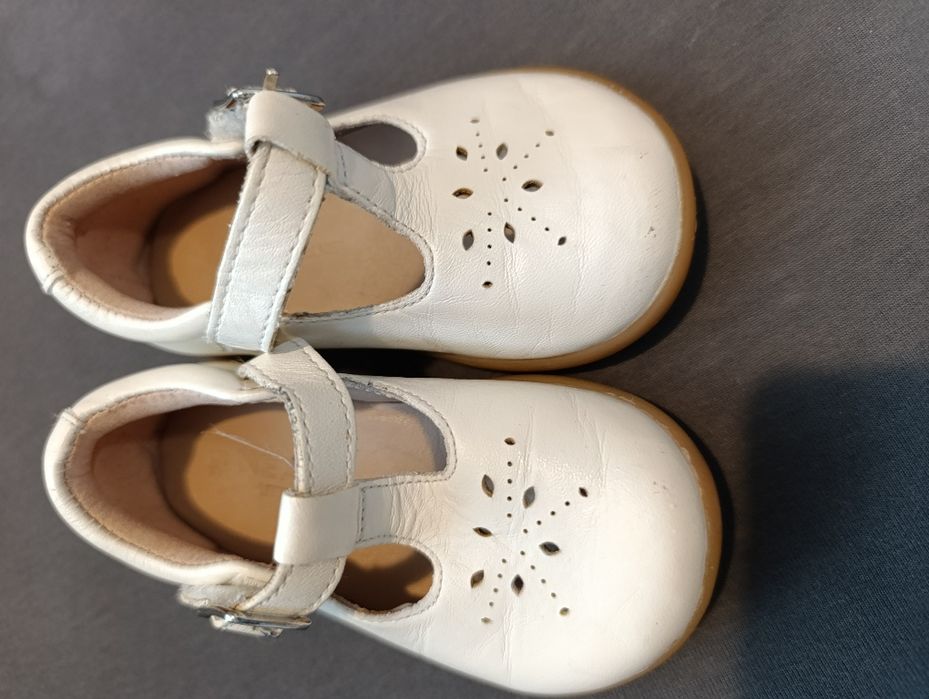 Білі туфлі шкіряні