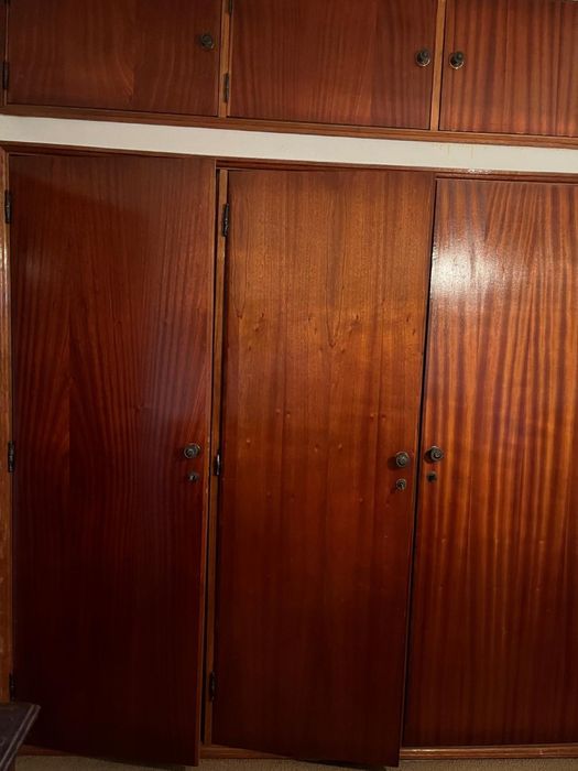 Portas de Madeira e Aros de Roupeiros