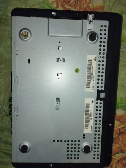 Спутниковый ресивер для ТВ SKY + HD SATELLITE RECEIVER BOX 500GB AMSTR