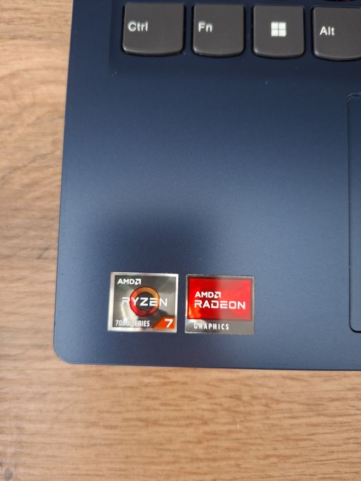 Lenovo Ideapad Slim 3-15 granatowy