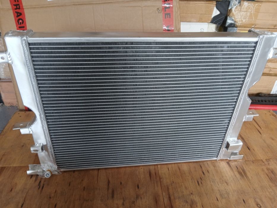 Radiador aluminio LAND ROVER DEFENDER 2.2/2.4 TD4; 2.5 TD5 DIESEL