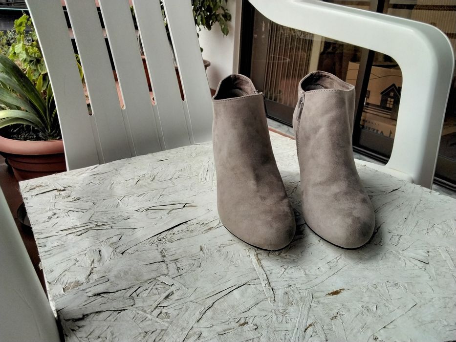 Botas de senhora de cano curto muito lindas