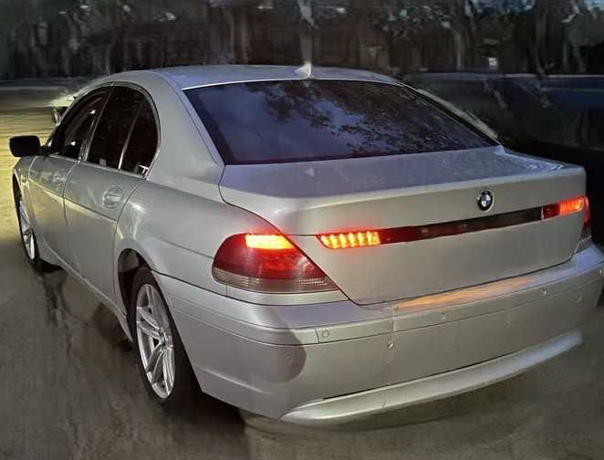 Автомобіль BMW 7