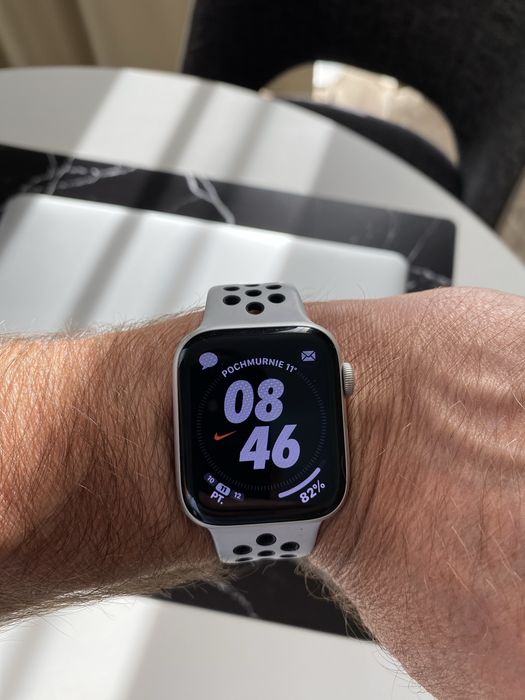 Apple Watch SE 44 mm GPS + Cellular (LTE) – Edycja Nike | Stan Bardzo Dobry