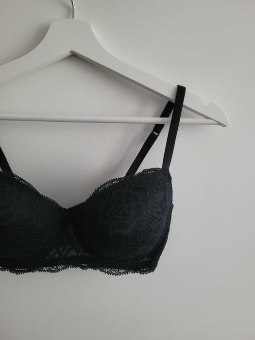 Intimissimi biustonosz balkonetka Sofia czarny koronka stanik 70C