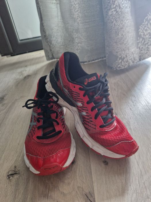 Czerwone adidasy Asics rozmiar 39