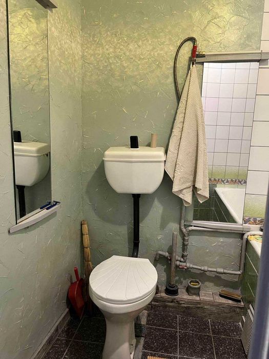 Сдам 2-х комнатную на Гвардейской этаж 1/5 дома кирпич