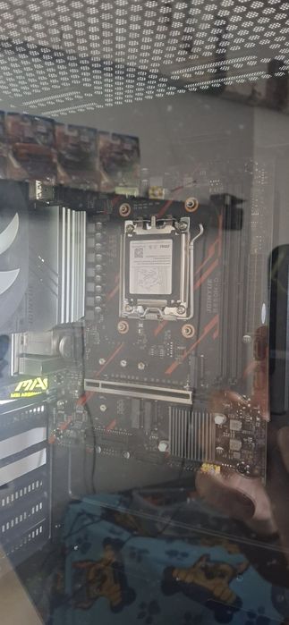 B650m-D  pracowała z ryzen 7800x3d