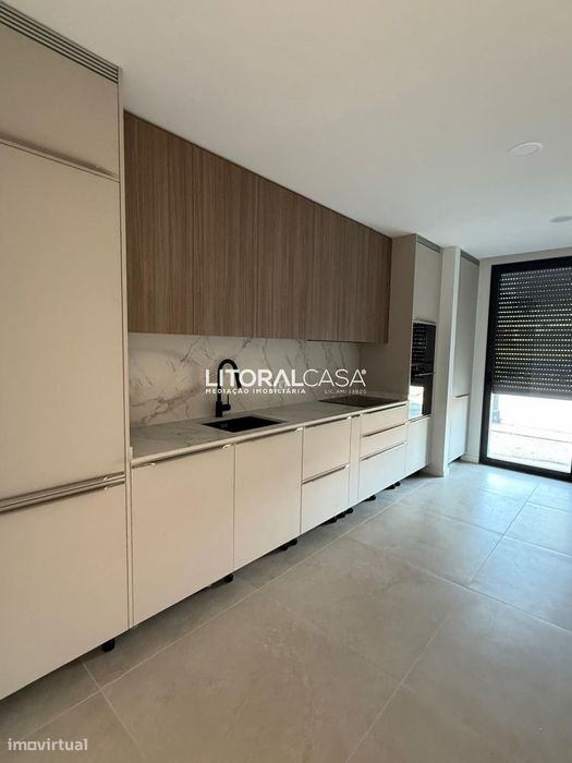 Moradia T4 | Duas Suites | Garagem fechada | Vista Ria