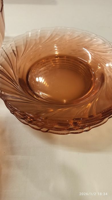 Conjunto de pratos e saladeira em pirex rosa